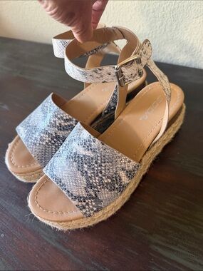 Soda Snake-Print Espadrille Sandals - Neutral Size 7.5